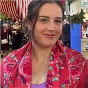 Profesora titulada en Historia por la Universidad de Sevilla